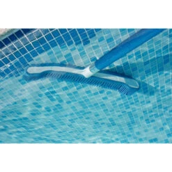Balai De Piscine Résistant Multi-usages Kerlis - 40 Cm 9 Balai De Piscine Résistant Multi-usages Kerlis - 40 Cm -Intex Soldes Boutique balai multi usage 14009 paroi piscine haut min