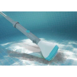 Aspirateur à Piles Kokido LEKTRA Pour Spas Et Petites Piscines -Intex Soldes Boutique kok 400 8653 aspirateur a piles kokido lektra spas piscines ambiance